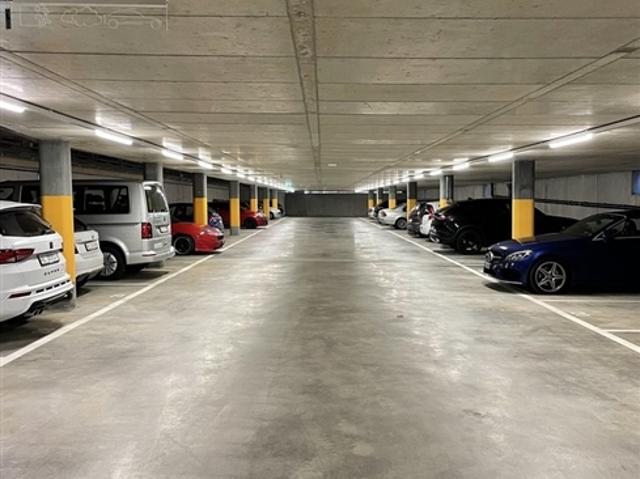 Einstellhallenplatz am Bahnhof Lausen