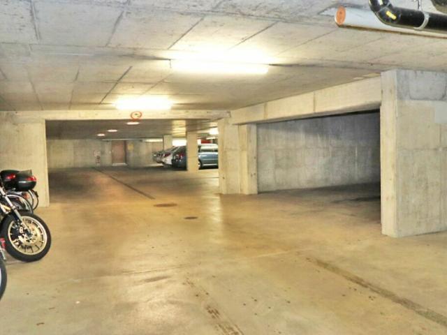 Einstellhallenplatz an zentraler Lage in Laufen