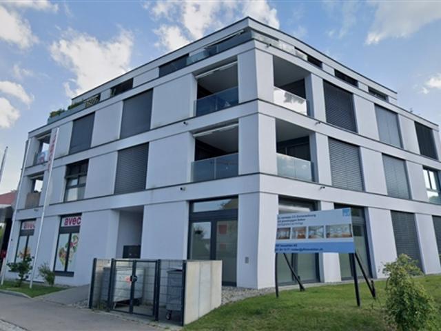 Einstellhallenplatz in Studen