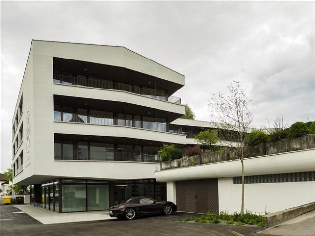 Einstellhallenplatz sowie E Parkplatz zu vermieten