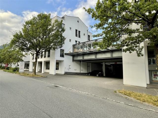 Einstellhallenplatz zu vermieten