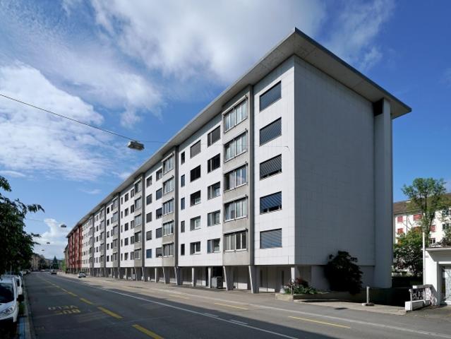 Einstellhallenplatz zu vermieten
