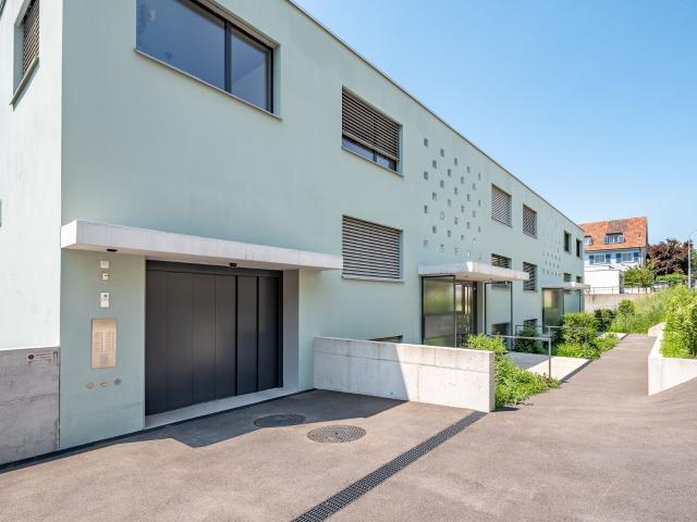 Parking space with car lift | dreamo. Ch