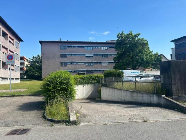 Einstellplätze und Aussenparkplätze zu vermieten