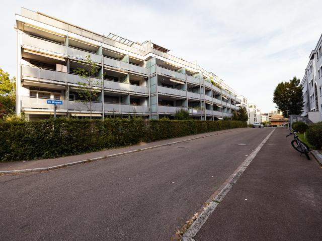 Einstellplätze sowie Elektroparkplätze, in 8048 Zürich, zu vermieten