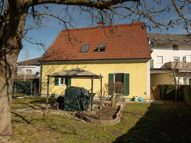 Eigentumswohnung mit Garten, Terrasse und Parkplatz EG