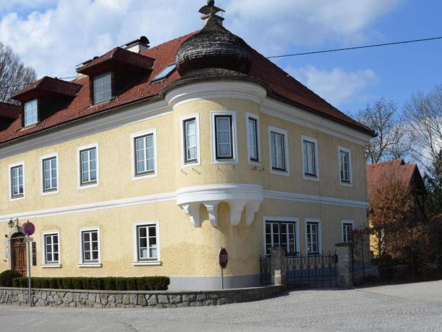 Eigentumswohnung im klassischen Stil 1.OG WEST
