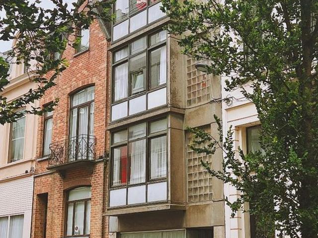 Eigentijds opbrengsteigendom met 4 appartementen in hartje