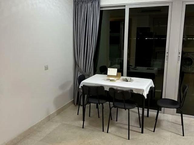Eight Riversuites D12, Condominium