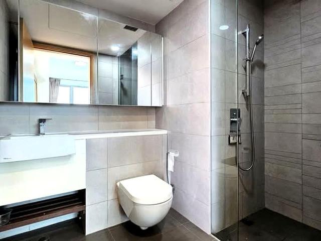Eight Riversuites D12, Condominium