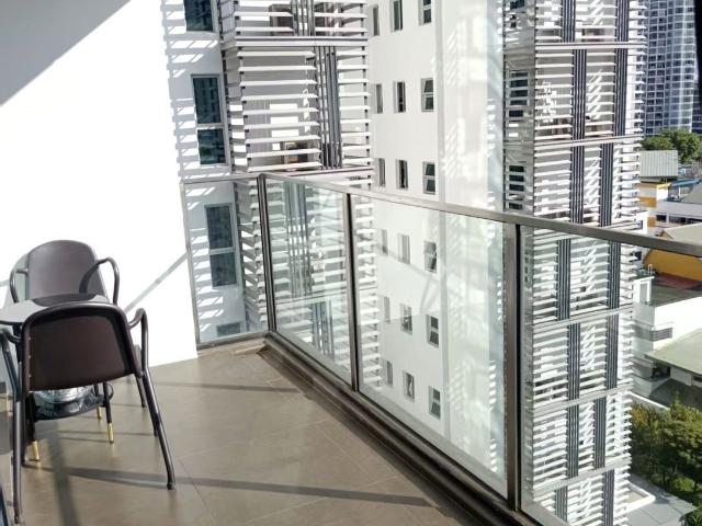 Eight Riversuites D12, Condominium