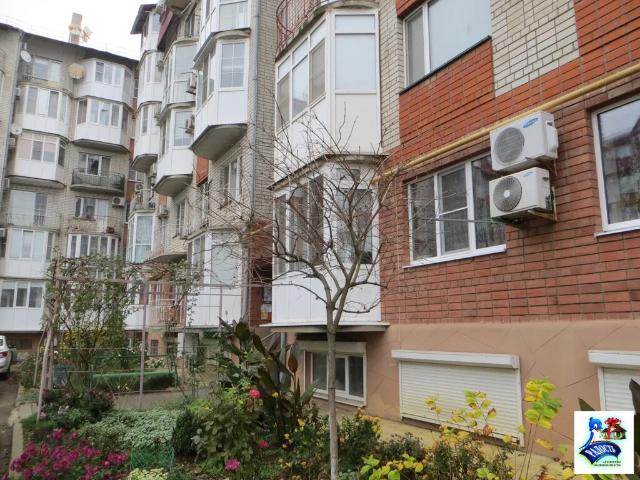Ейск, Коммунаров ул,26