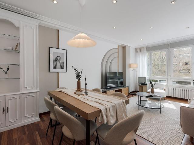 Eos 3 bedrooms and office, balcony in Arapiles, Madrid Amsterdam Apartments for Rent