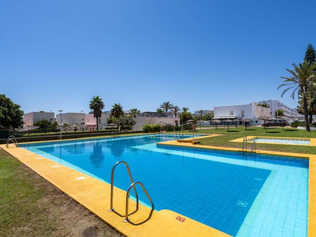 EL TOYO – RETAMAR ALMERÍA Exclusivo PISO de 94 m2 con 2 terrazas, GARAJE INCLUIDO, URB. con PISCINA, a solo cinco minutos de la PLAYA