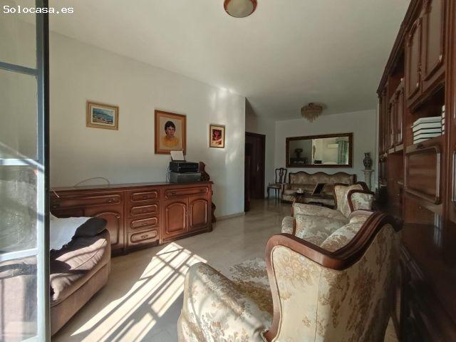 El verdadero lujo en el Realejo es tener tu propia cochera y compartir el edificio con un solo veci