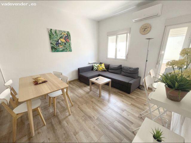 El amueblado piso de 3 habitaciónes con buena renovación al lado del mar en Malvarossa