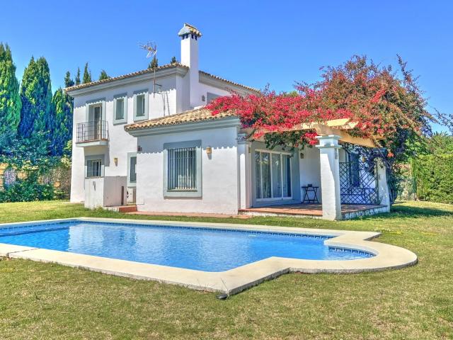 Esta villa independiente de 4 dormitorios se encuentra en un. 232m² La Alcaidesa