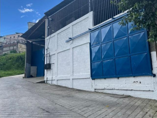 El complejo industrial de 7 galpones en los teques