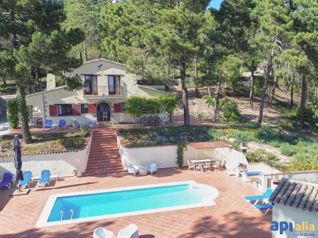 El encanto de una masía junto al mar: Privacidad absoluta y. 130m² Lloret de Mar