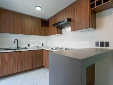 EL MANANTIAL CASA RECIÉN REMODELADA EN VENTA