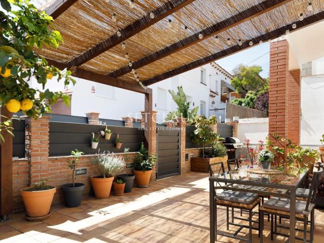El Masnou.Casa pareada totalmente reformada, con encanto, co. 186m² El Masnou