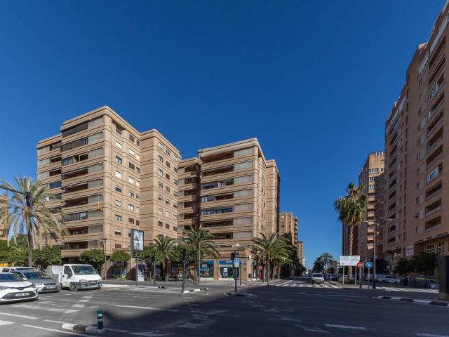 ¡ EL MEJOR LOCAL PARA EL MEJOR NEGOCIO EN BENIMACLET ! !
