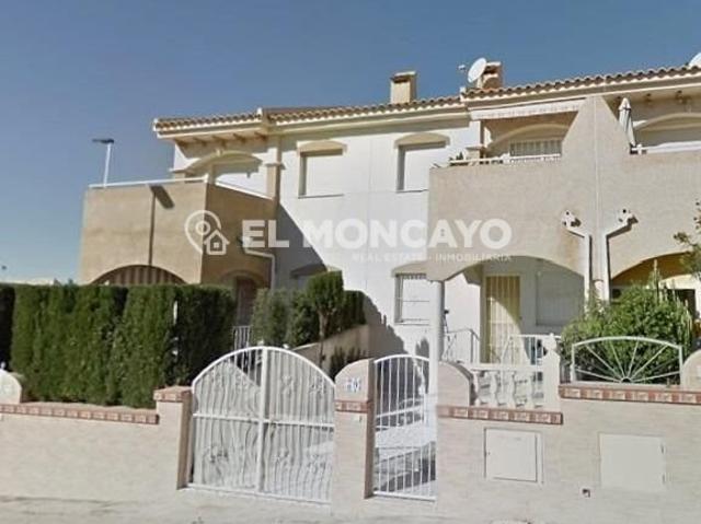 El Moncayo Properties pone a la venta este fantástico adosad. 45m² Torrevieja