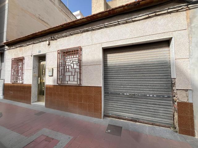El Moncayo Properties presenta esta fantástica casa de puebl. 95m² Guardamar del Segura