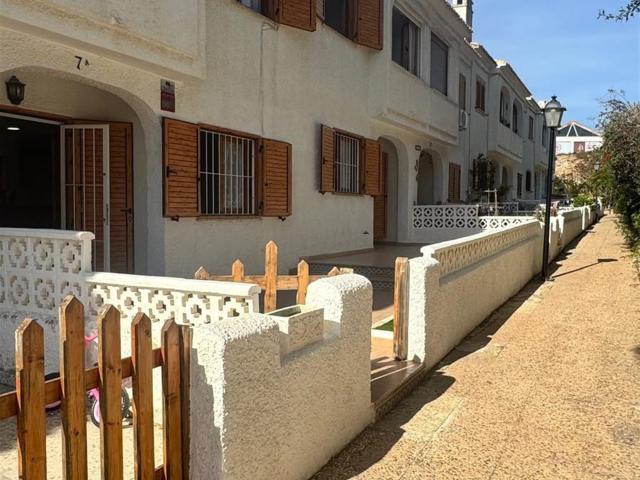 El Moncayo Properties presenta esta fantástica vivienda a es. 158m² Orihuela Costa
