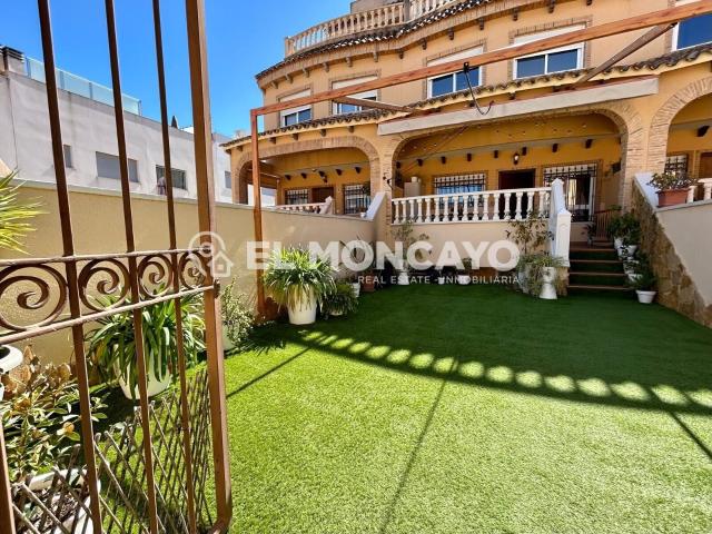 El Moncayo Properties presenta este fantástico adosado en un. 138m² Guardamar del Segura