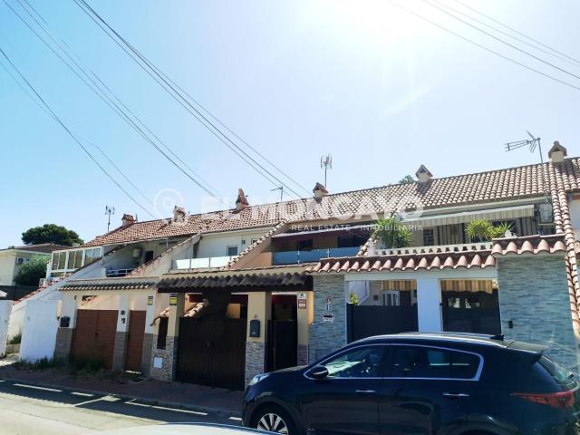 El Moncayo Properties presenta este fantástico chalet adosad. 122m² Los Balcones