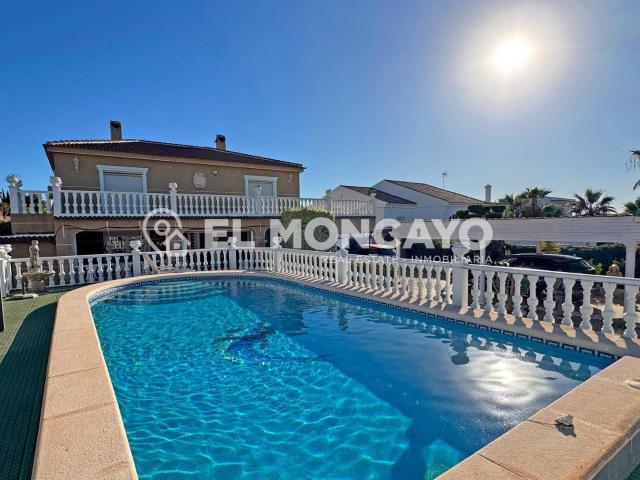 El Moncayo Properties presenta este fantástico chalet indepe. 340m² San Fulgencio