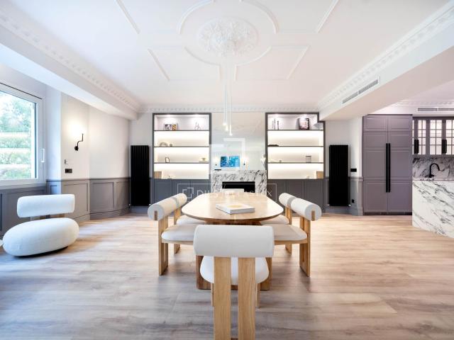 El piso, integralmente reformado de diseño, cuenta con 261 m. 265m² Madrid
