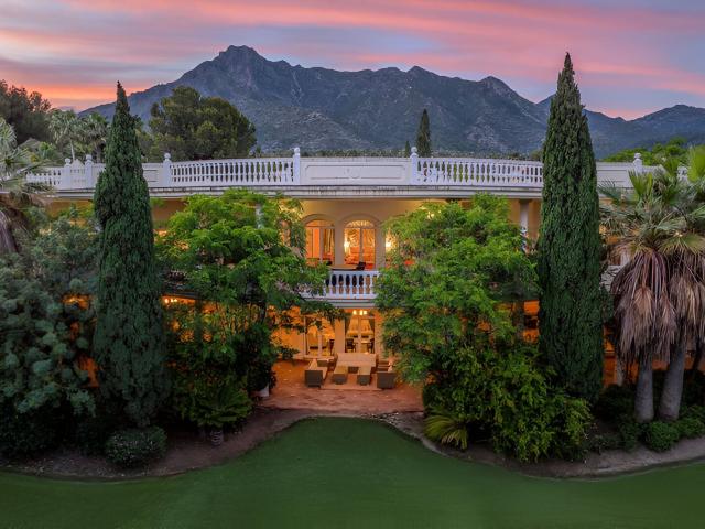 El reflejo puro de la elegancia neoclásica europea. Escondid. 1548m² Marbella