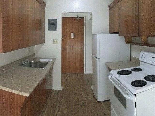 Elmwood Area * Large 2 Bdrm