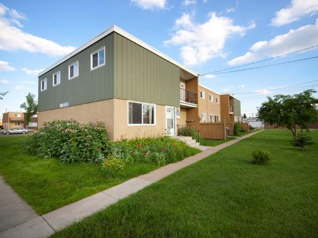 Elmwood Townhomes 3 Bedroom Apartment for Rent at 8401 169 St Nw, Edmonton, AB T5R 2W7 Elmwood