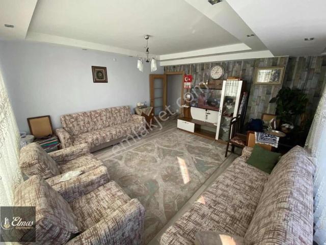 Elmastan Satılık Göztepe'de 3+1 140m2 Arakat Daire