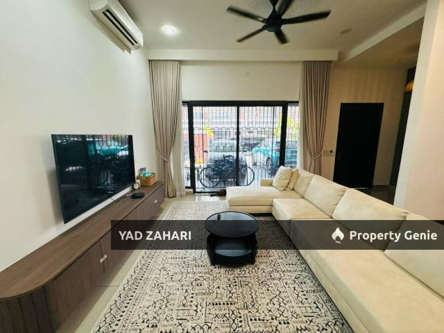 Elmina Green 5, Shah Alam | 2 Storey Terrace 4 Bedrooms | RM870K Renovated & Partly Furnished