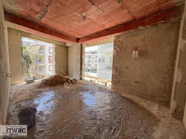 Şelale Mahallesinde Cadde Üzeri İnşaattan Satılık 2+1 Arakat