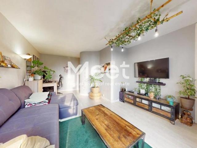 ELANCOURT Spacieux appartement type F2 en centre ville, avec balcon