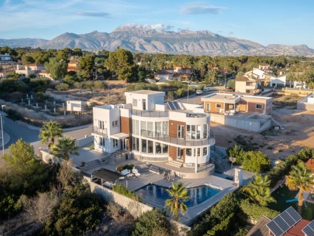 Elevada sobre la resplandeciente costa de la Costa Blanca, e. 514m² Alfaz Del Pi