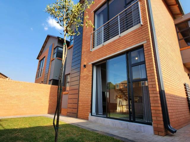 Elevate Your Lifestyle at IQ Leander Rent this Luxurious 3 Bedroom Home Today!