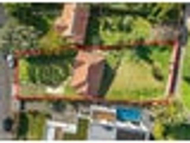 Elevated 855sqm mixed housing urban site