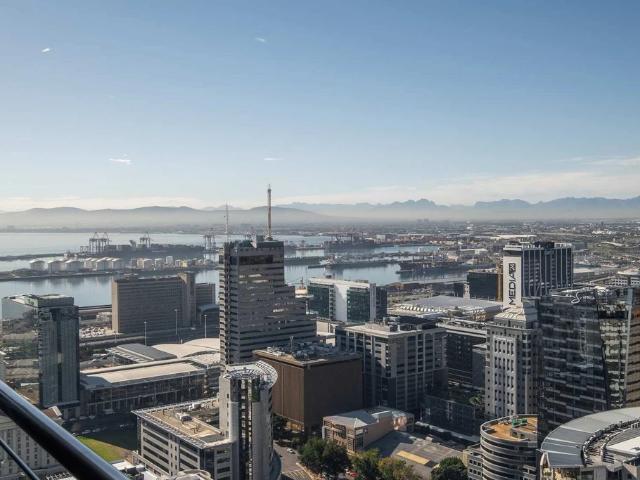 Elevated Urban Luxury: 16onBree Penthouse