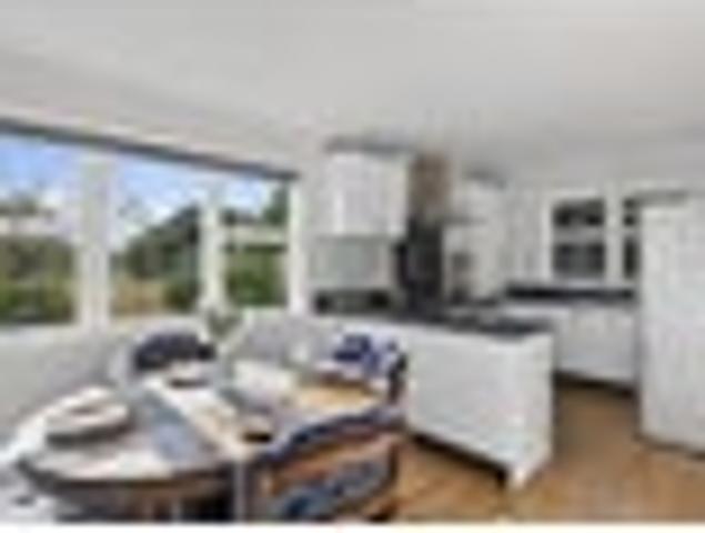 Elevated Views, Sunny Home