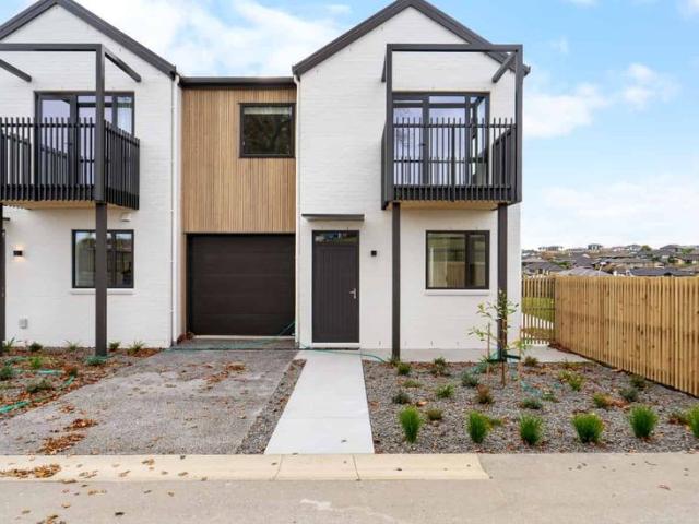 Elevated corner section townhouse