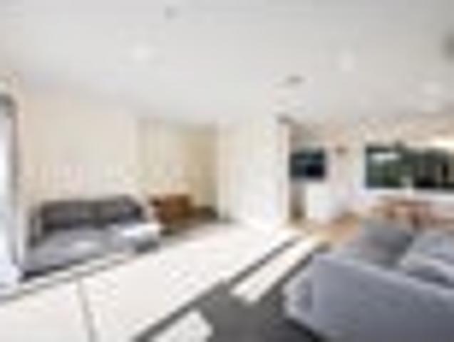 Elevated, easy living in the heart of Stanmore Bay