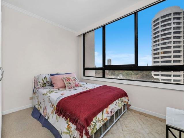 ELEVATED ELEGANCE WITH UNRIVALLED HARBOUR VIEWS