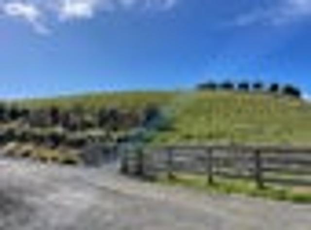 Elevated Elsthorpe lifestyle, stunning views