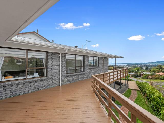 Elevated Executive Home with Four Bedrooms & Double Garage